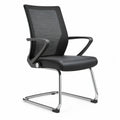 Zwarte vergaderstoel met sledeframe, PU-zitting en netrug – 58 x 60 x 98 cm